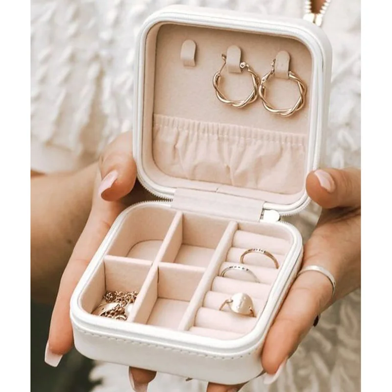 Boîte à bijoux lettres violett - Travel Jewellery & Accessories Organiser avis et prix